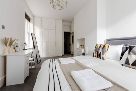 Bedroom, wardrobe