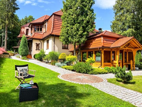Property building, Garden, Decorative detail, Entertainment