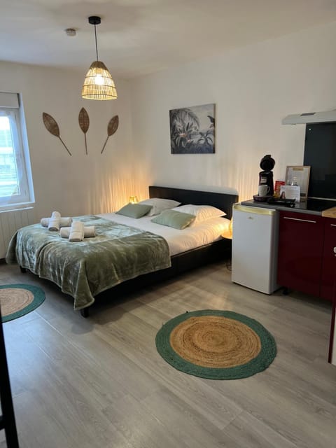 Bed, Photo of the whole room, Bedroom, hair dresser