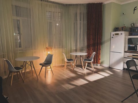 Kitchen or kitchenette, Seating area, Communal kitchen, kitchen