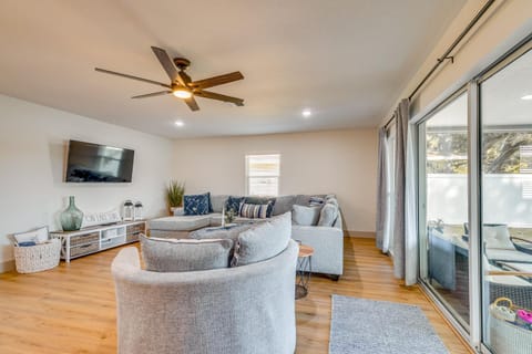 Bikes, Kayak and Dock Lakefront Inverness Retreat House in Inverness