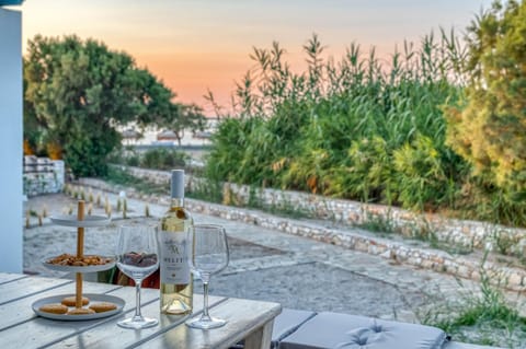 G&K Blue House on Agia Anargyroi Beach, Naousa House in Naousa