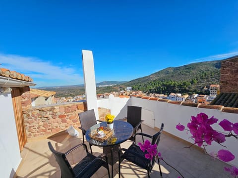 Day, Natural landscape, View (from property/room), Balcony/Terrace, Balcony/Terrace, Dining area, Mountain view