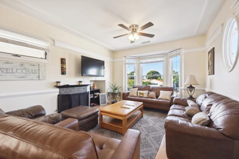 Coastal Haven in Oceanside- Cozy Beach Getaway home House in Oceanside