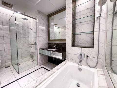 Shower, Bathroom, Bath, towels