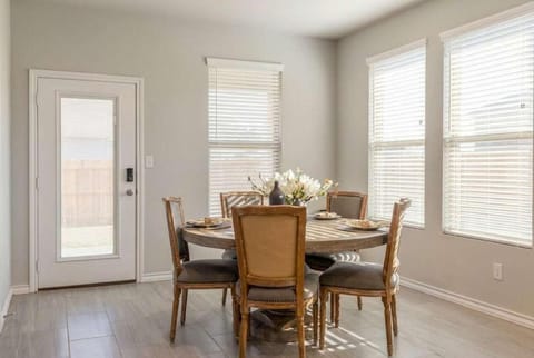 Entire House~ Spacious~ Prime Location~ Backyard House in Lubbock