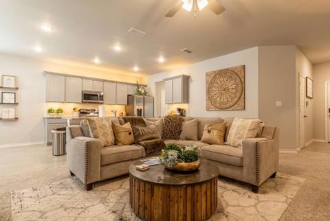 Entire House~ Spacious~ Prime Location~ Backyard House in Lubbock