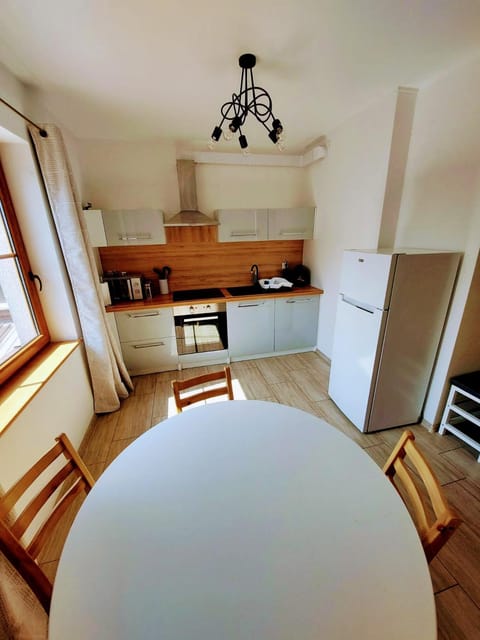 Kitchen or kitchenette, Dining area, dishwasher, minibar, pet friendly, stove