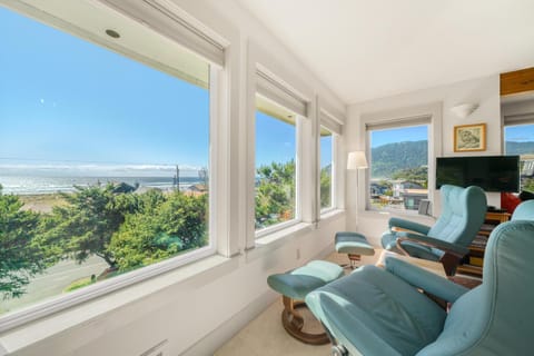 Tranquil Treasure MCA#644 House in Manzanita