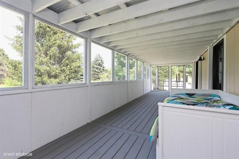 Birds of a Feather Lodge House in Bridgman