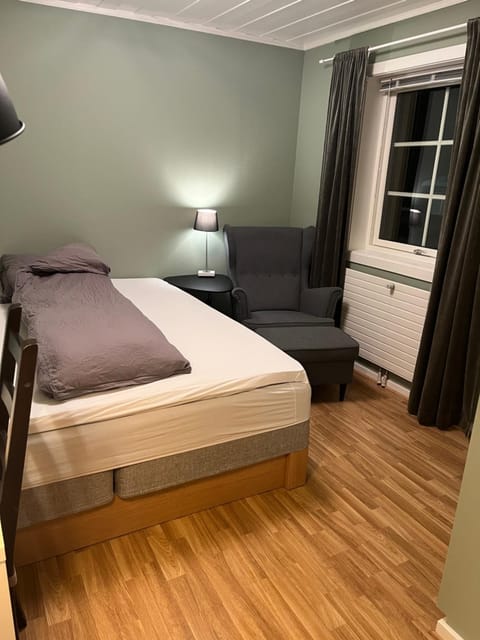 Bed, Living room, Photo of the whole room, Seating area, Bedroom