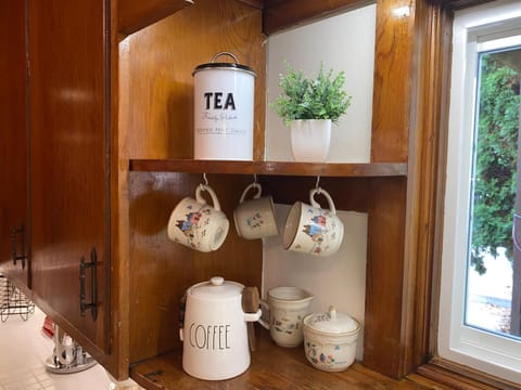 Vintage downtown flat near Holy Hill, Golf &Ski Apartment in Wisconsin