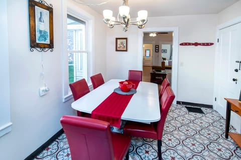 Vintage downtown flat near Holy Hill, Golf &Ski Apartment in Wisconsin