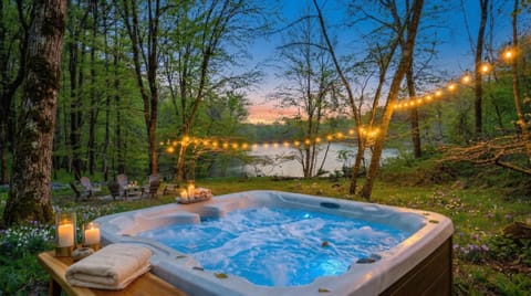 Spacious Waterfront Mansion wHot tubPoolTable House in Stroud Township