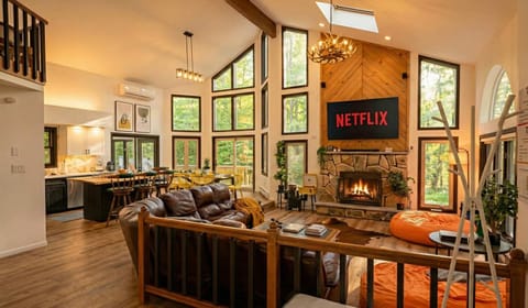 Spacious Waterfront Mansion wHot tubPoolTable House in Stroud Township