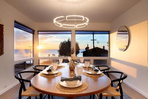 Sunset Serenity On The Cliffs - Balcony- Oceanview House in Sunset Cliffs