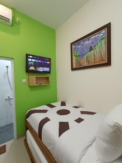 Bed, Photo of the whole room, air conditioner