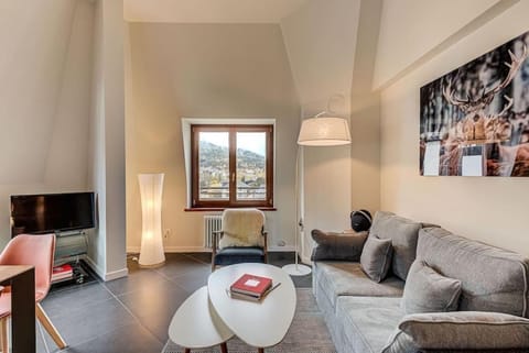 Communal lounge/ TV room, TV and multimedia, Living room, Seating area