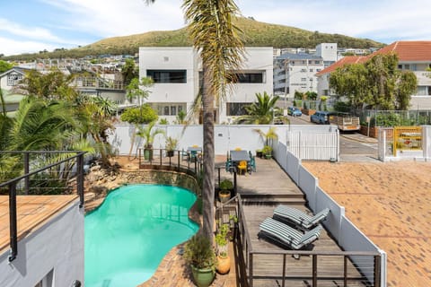 Property building, Patio, City view, Mountain view, Pool view, Swimming pool, Parking, sunbed