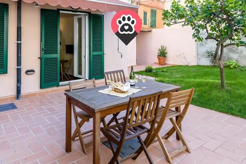 Property building, Spring, Day, Garden, Dining area, Garden view