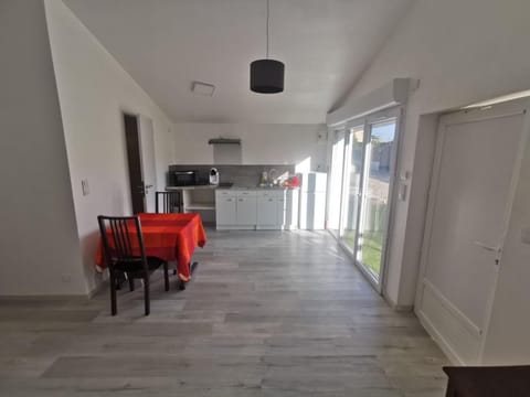 Kitchen or kitchenette, Dining area, pet friendly, stove