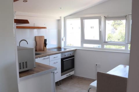 Kitchen or kitchenette, minibar, pet friendly, stove