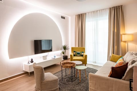 Seating area, Area and facilities
