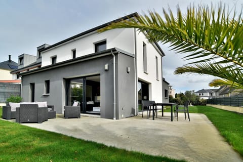 Property building, Patio