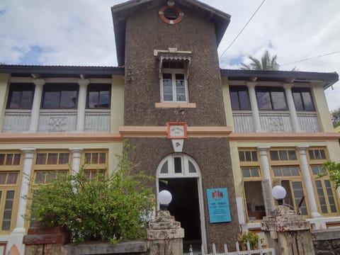 Facade/entrance