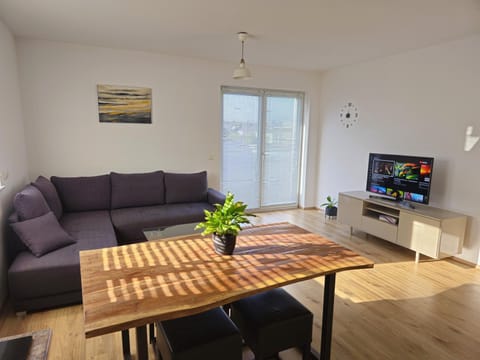 TV and multimedia, Living room, Dining area