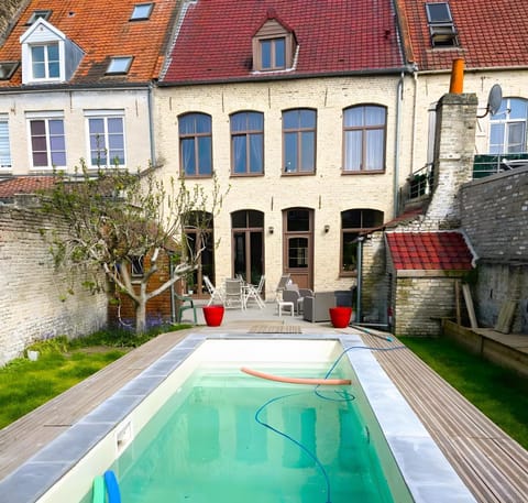 Property building, Swimming pool