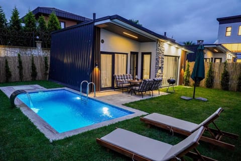 Property building, Garden view, Pool view, Swimming pool, Swimming pool