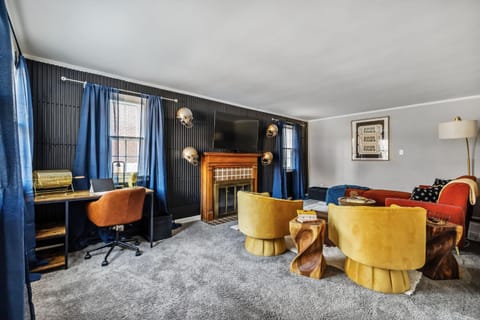 Eclectic 4Bed with BBQ-Firepit-Games-secretGarden & 7 mile to Downtown House in Mount Lebanon