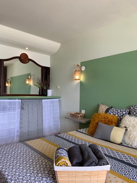 Bed, Photo of the whole room, Seating area, Bedroom