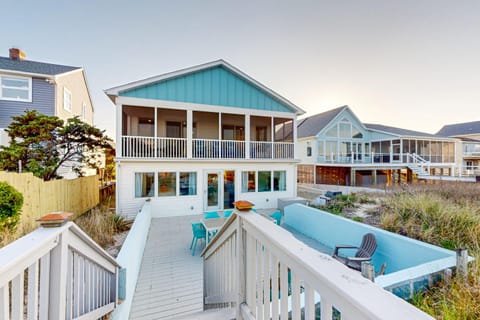 Beach View, Multiple Outdoor Spaces! Milford Haven House in Prime Hook Beach