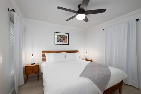 The Recharge - Springs , Tesla & EV Station , Pets House in Florida