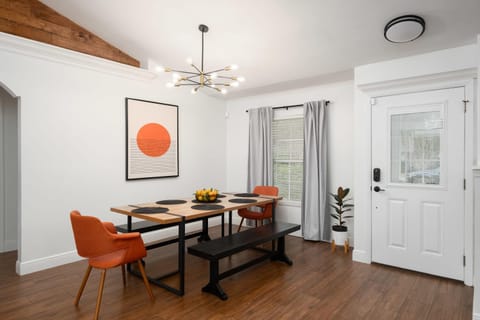 The Recharge - Springs , Tesla & EV Station , Pets House in Florida