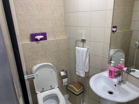 Mighty Master Room For Couple Hostel in Abu Dhabi