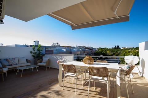 Patio, Day, View (from property/room), Balcony/Terrace, Seating area, Dining area