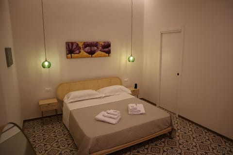 Photo of the whole room, Bedroom, towels