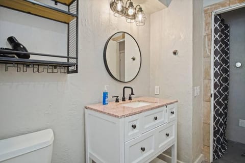 Cozy home with fenced yard in Midwest City House in Midwest City