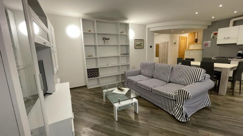 TV and multimedia, Living room, Seating area, pet friendly