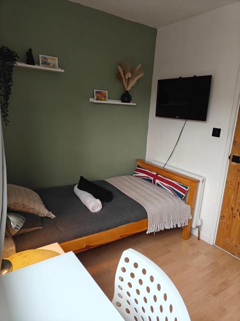Modern Shared Home for Young Adults 10 min to City Centre Vacation rental in Birmingham