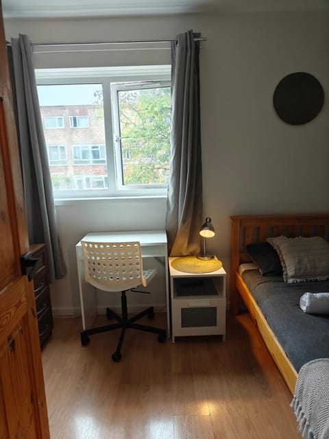 Modern Shared Home for Young Adults 10 min to City Centre Vacation rental in Birmingham