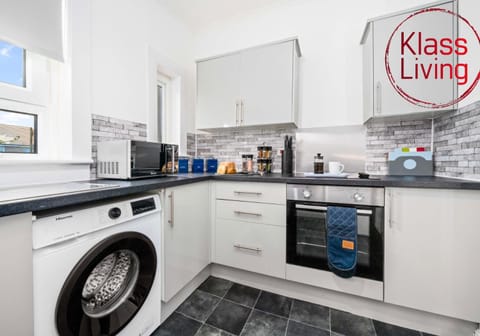 Coffee/tea facilities, Kitchen or kitchenette, Decorative detail, Guests, group of guests, Family