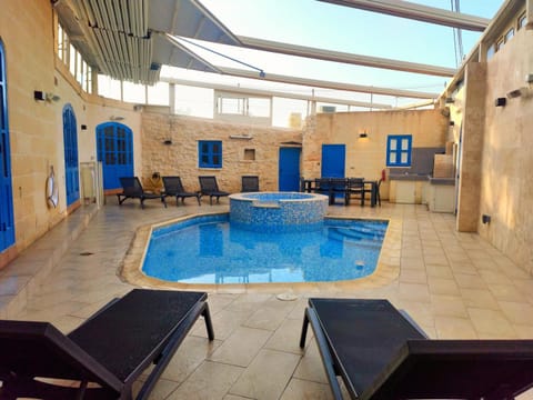 Pool view, Swimming pool, sunbed