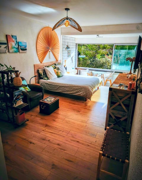 Bed, Living room, Photo of the whole room