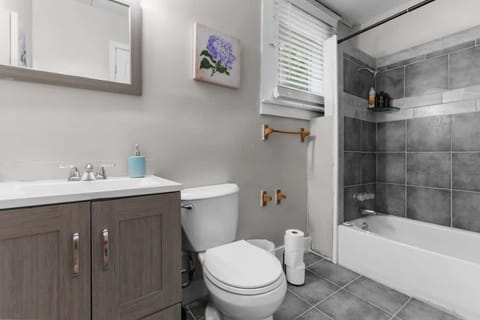 10 Mins to Legion Field- Ensley Highlands Hideaway House in Birmingham