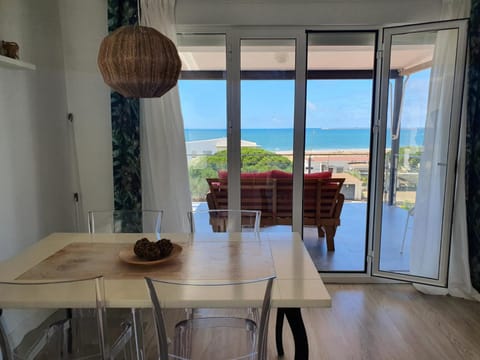 Natural landscape, View (from property/room), Balcony/Terrace, Living room, Dining area, Sea view