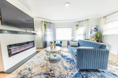 Communal lounge/ TV room